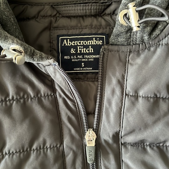 Abercrombie & Fitch | Lightweight Hooded Jacket - Picture 2 of 5